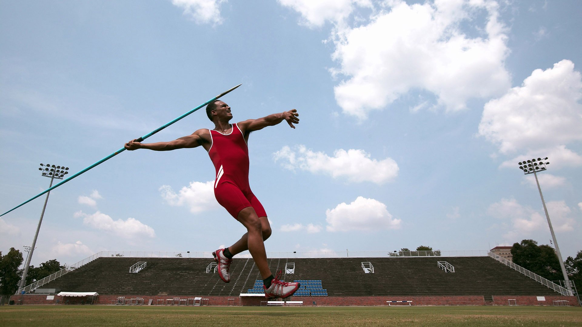 英超俱乐部场边补水与高温防护设备的实用效果